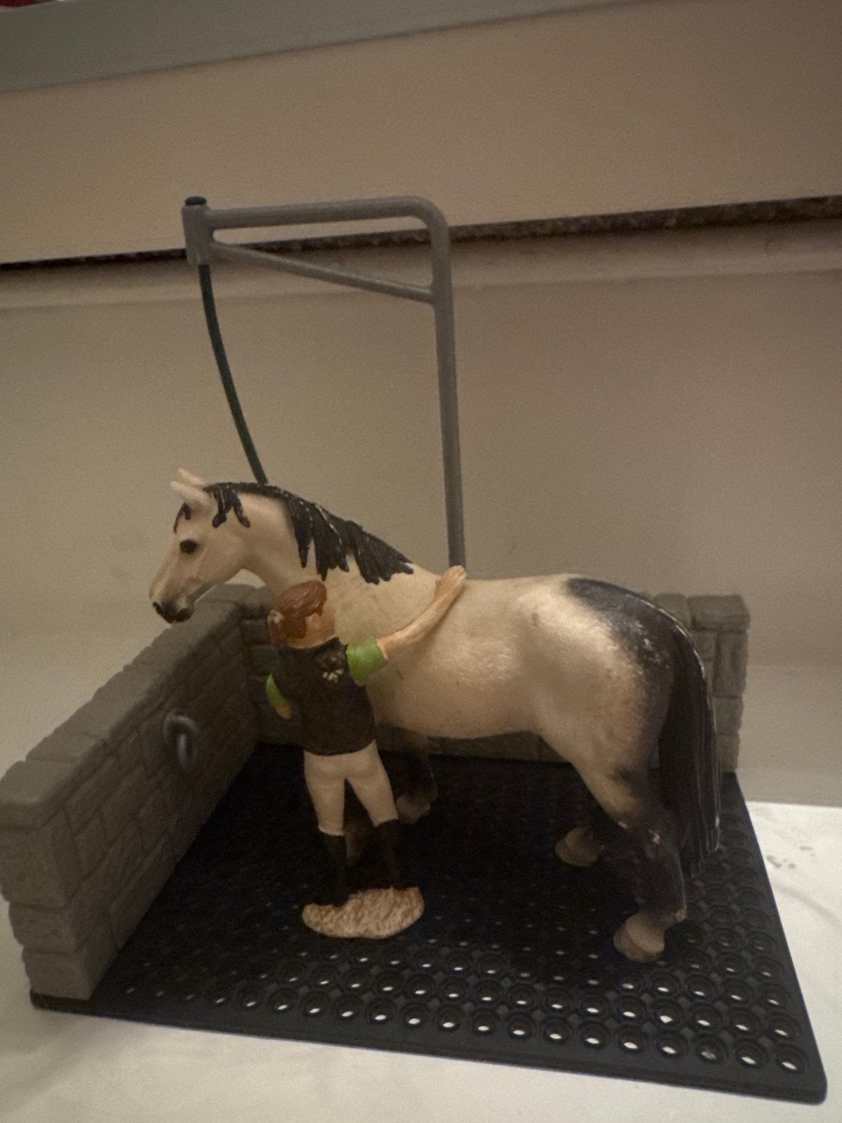Schleich wasplaats met paard en ruiter, Ophalen of Verzenden, Gebruikt