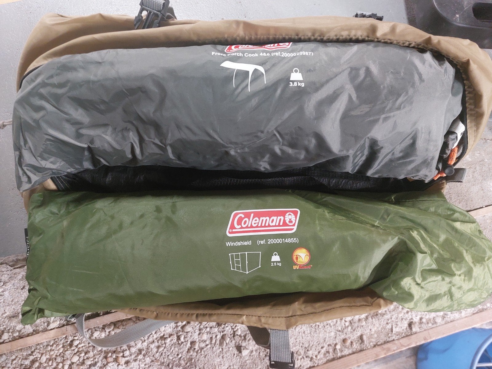 Coleman 4-persoons tent met luifel en windscherm, Ophalen, Zo goed als nieuw, Tot en met 4
