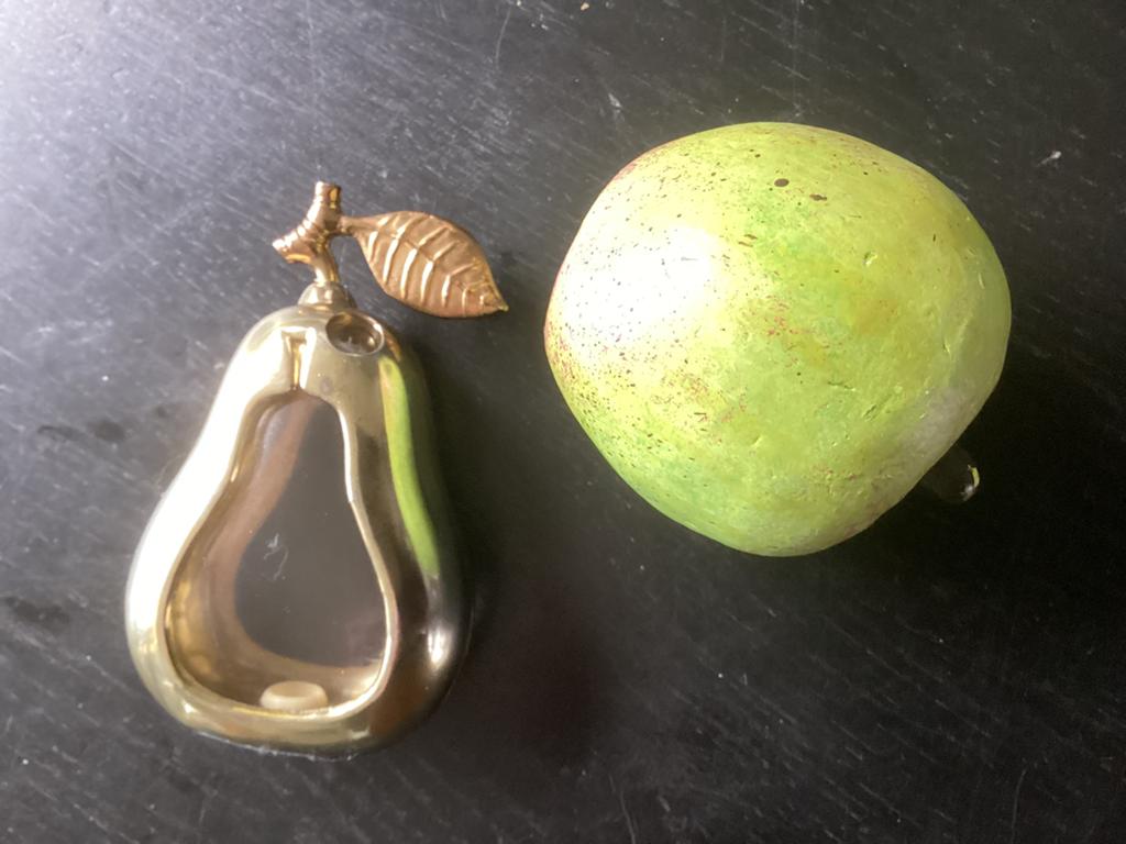 Vintage parfumflesje / peper- of zoutstrooier in peer vorm, Ophalen of Verzenden, Gebruikt