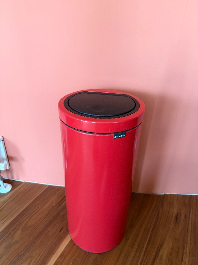 Brabantia Touch Bin Prullenbak 23-30 Liter Passion Red, Huis en Inrichting, Woonaccessoires | Prullenbakken, Ophalen, 50 – 75