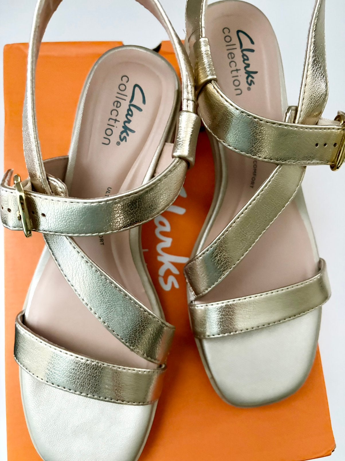 Schoenen/ sandals (gold/ new), Ophalen of Verzenden, Nieuw, Overige kleuren, Sneakers of Gympen