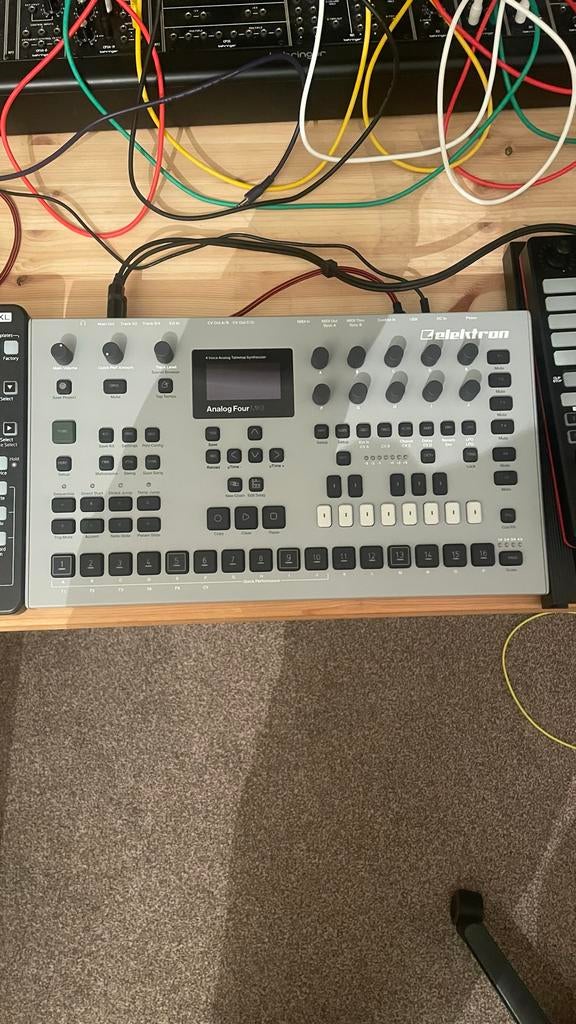 Elektron Analog Four MKII Synthesizer, Overige aantallen, Zo goed als nieuw, Met midi-aansluiting, Ophalen