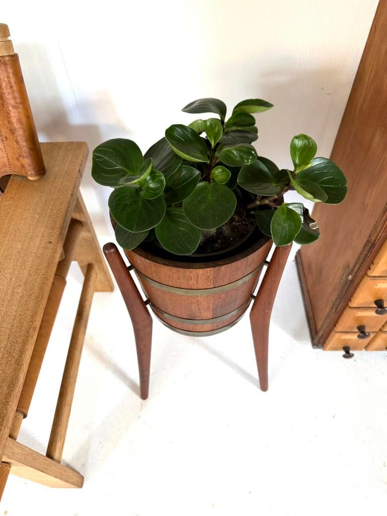 Vintage teak & messing plantenbak, Jydsk Bødker ‘60, Tuin en Terras, Minder dan 60 cm, Rond, Ophalen of Verzenden, Zo goed als nieuw