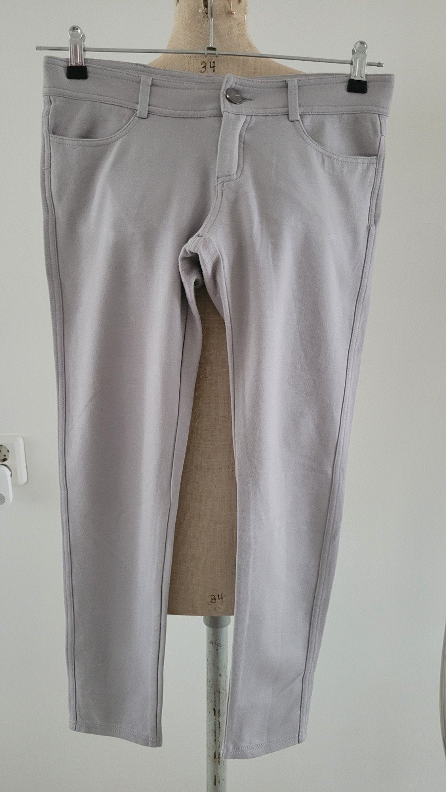 TOXIK 3 Lichtgrijze Broek Maat L, Maat 42/44 (L), Ophalen of Verzenden, Zo goed als nieuw, TOXIK 3