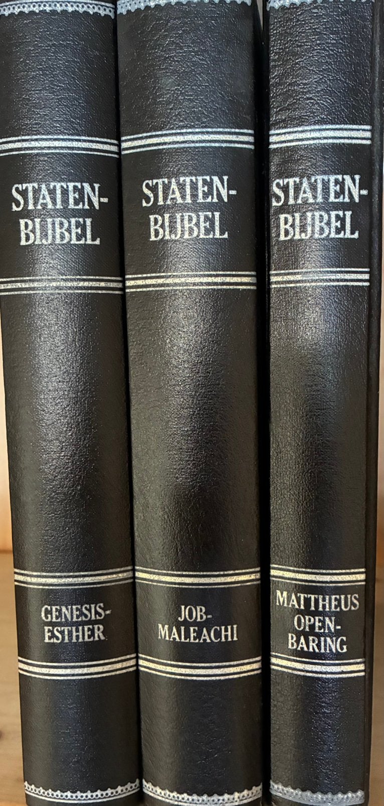 Statenbijbel drie delen met kanttekeningen., Boeken, Ophalen of Verzenden, Gelezen