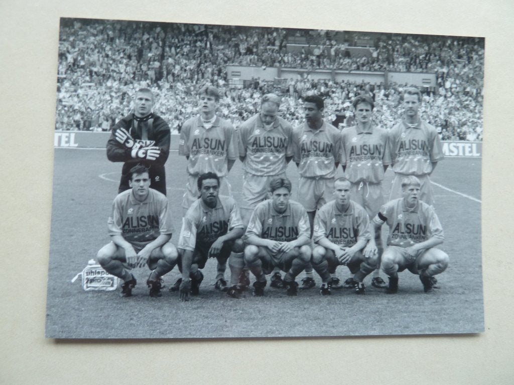 Elftalfoto. Volendam.  1994/1995 .  10,5 x 14,7 cm, Ophalen of Verzenden, Zo goed als nieuw, Overige binnenlandse clubs, Overige typen