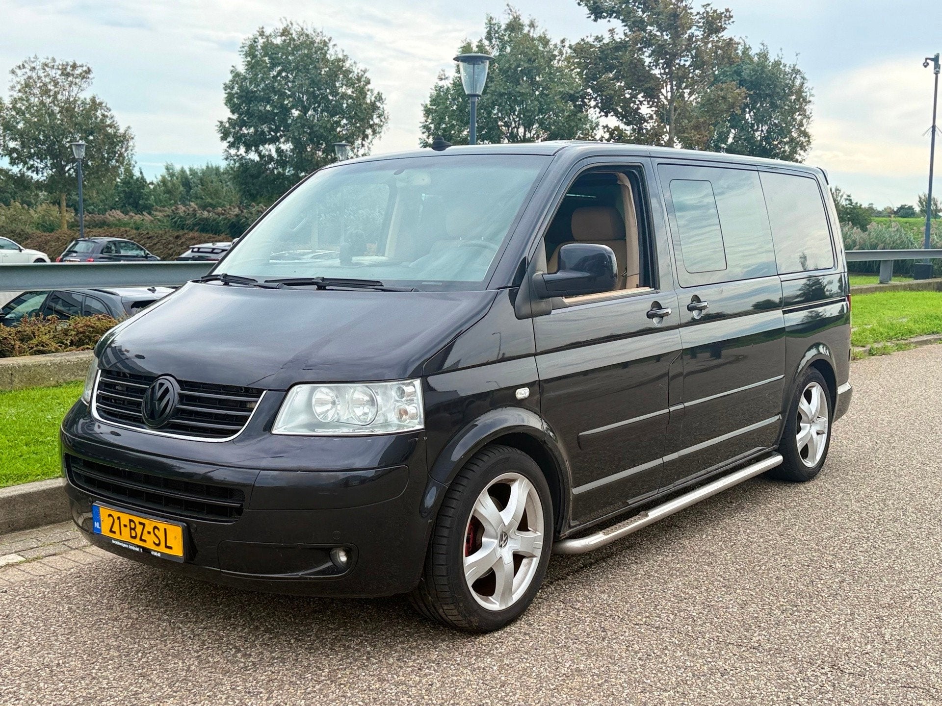 Volkswagen Transporter Multivan 2.5 TDI Highline DC * APK *, Auto's, Verwarmde buitenspiegels, 2240 kg, Gebruikt, Beige