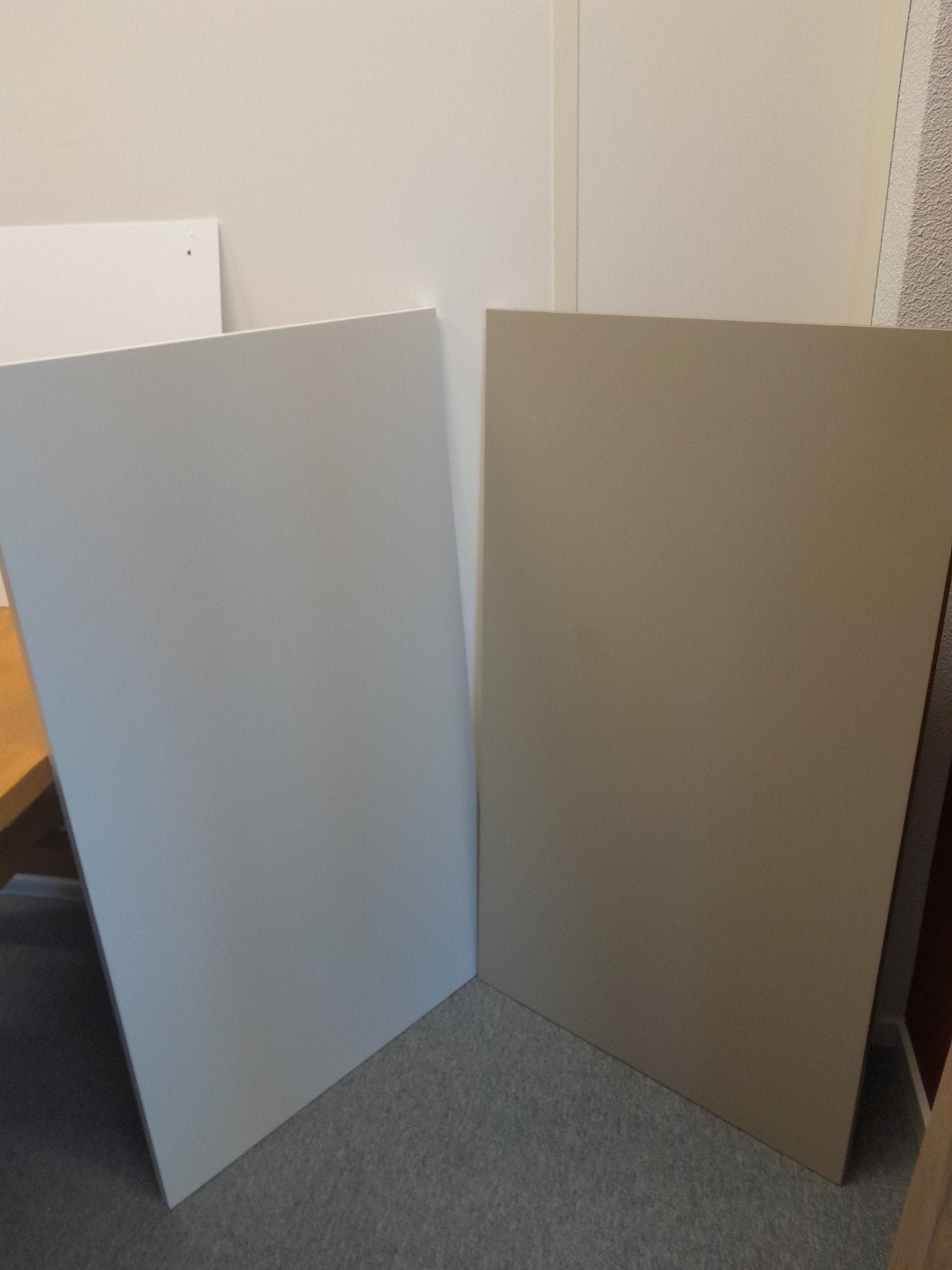Bureaublad SKARSTA Ikea 2x - gratis af te halen, Huis en Inrichting, Bureaus, Zo goed als nieuw, Ophalen
