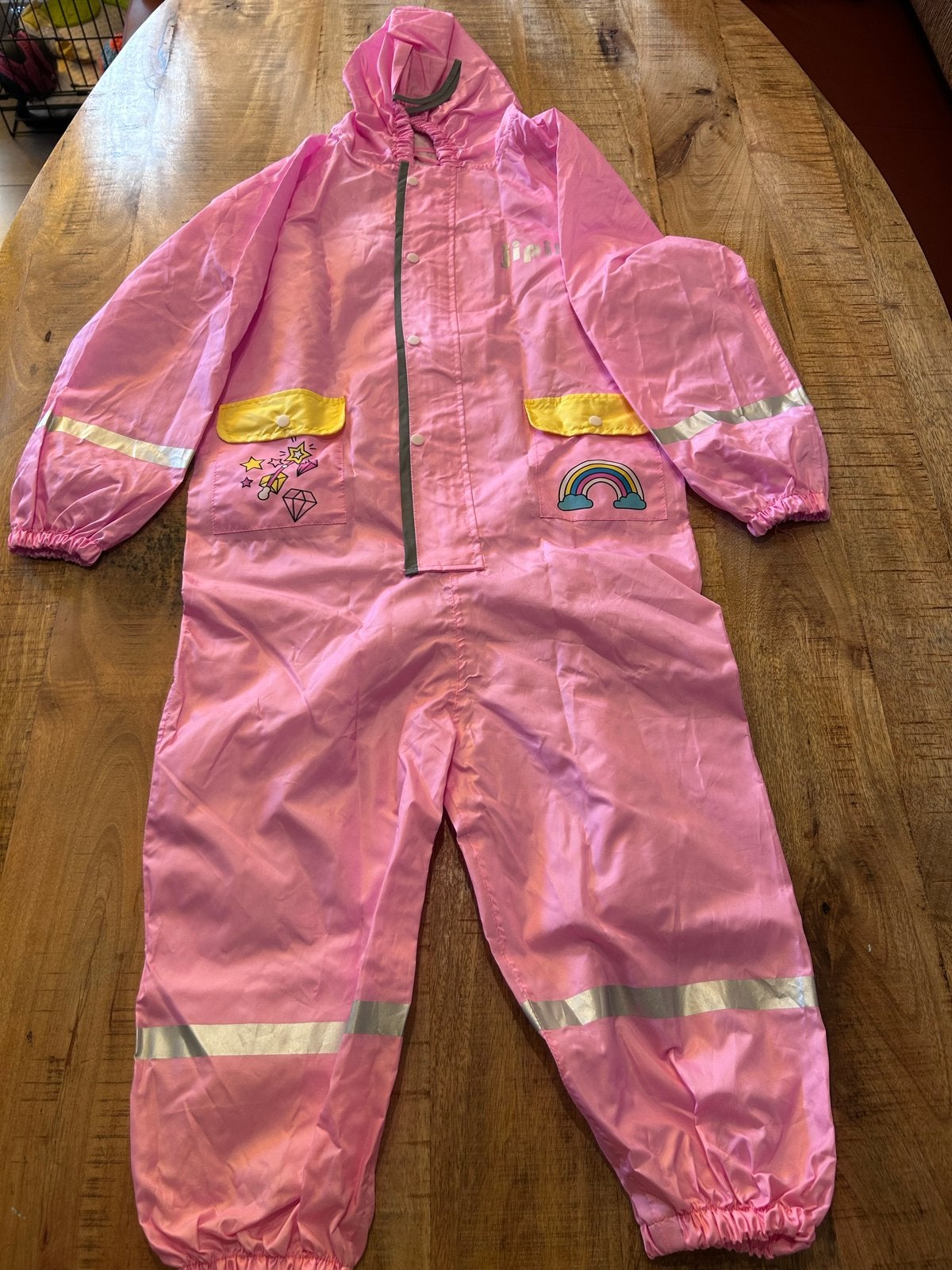 Roze regenpak voor kinderen, nooit gebruikt (6 jaar), Caravans en Kamperen, Regenkleding, Ophalen of Verzenden, Nieuw, Regenbroek