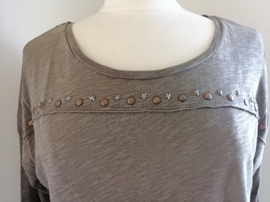 ONLY t- shirt lange mouw leger groen met studs maat XL - nie, Only, Maat 46/48 (XL) of groter, Ophalen of Verzenden, Zo goed als nieuw