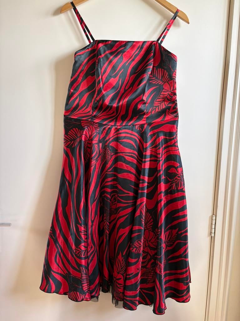 Zomerse jurk met wijde rok, Kleding | Dames, Jurken, Ophalen of Verzenden, Zo goed als nieuw, Maat 38/40 (M), Onder de knie