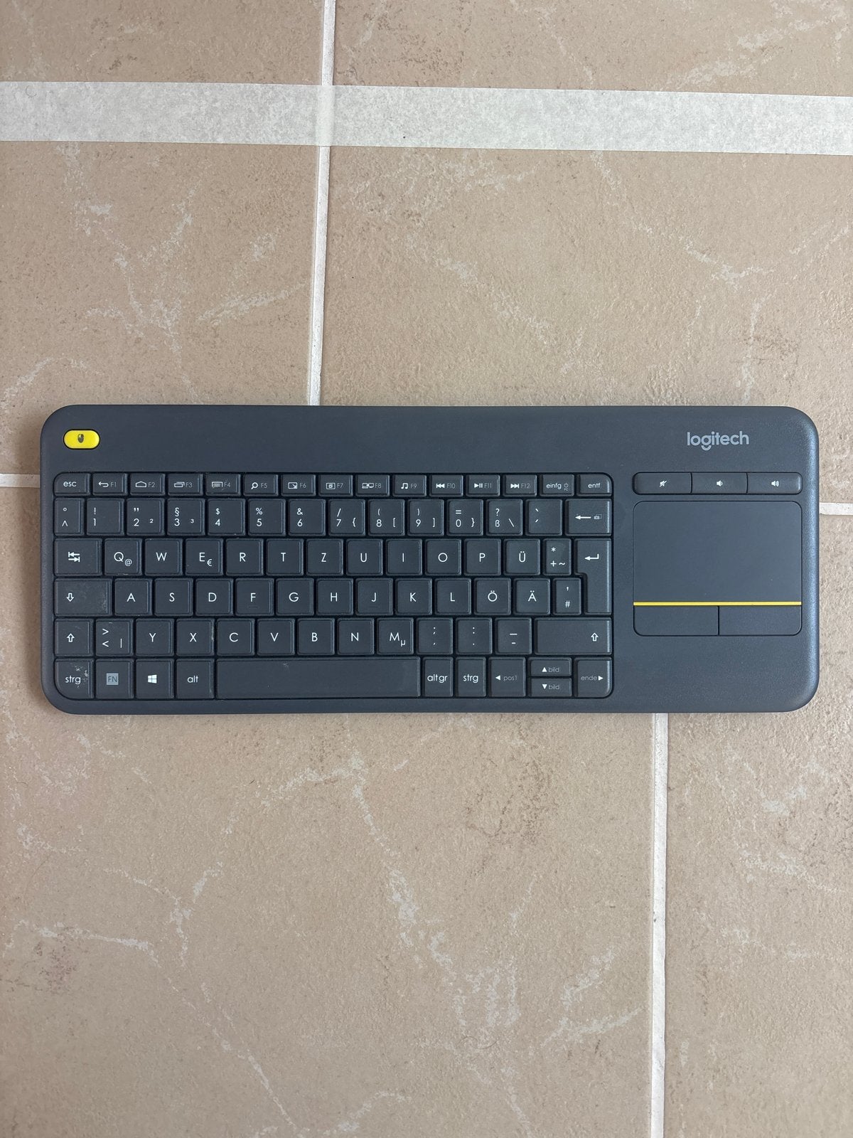 Logitech draadloos toetsenbord met touchpad, Gebruikt, Draadloze ontvanger, Ophalen of Verzenden, Draadloos