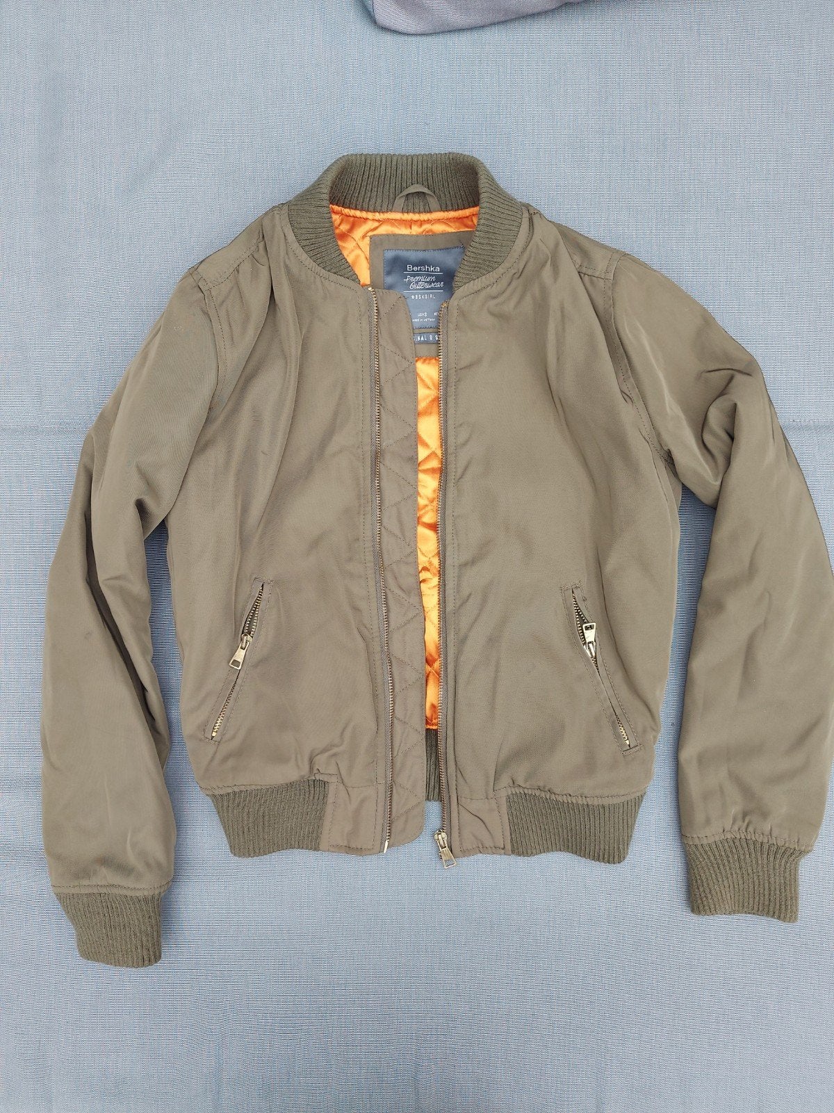 Bershka Bomberjack Maat S - Groen met Oranje Voering, Zo goed als nieuw, Maat 36 (S), Groen, Bershka