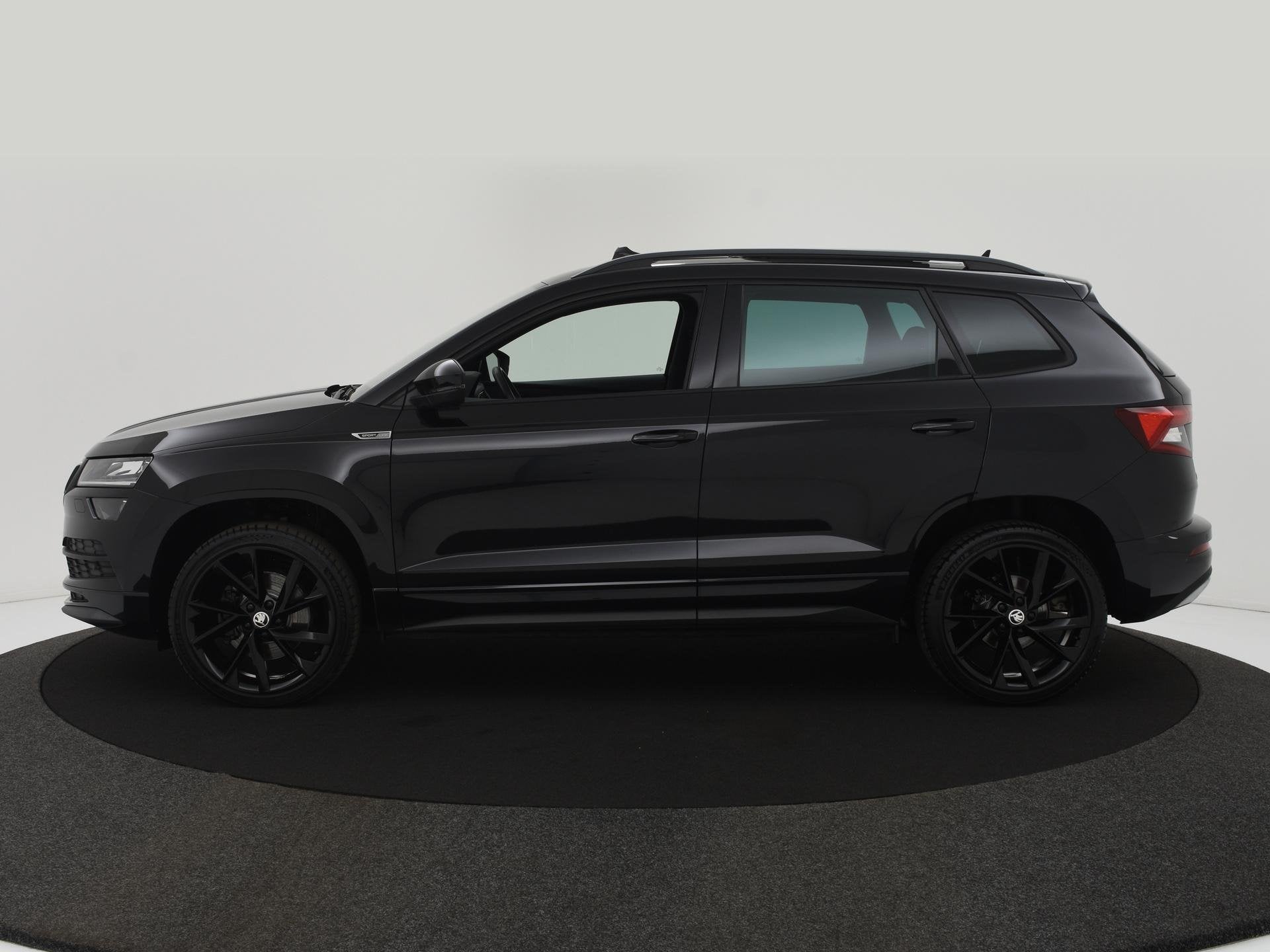 Skoda Karoq 1.5 TSI ACT Sportline Business PANODAK|BLIS|ACC|, Auto's, Stof, 4 cilinders, 150 pk, Zwart