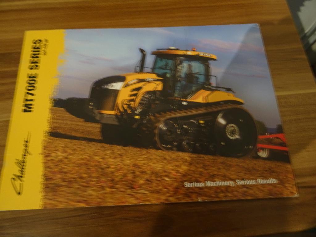 Challenger MT700E EN MT8000E Sieries rupstrekkers folders, Ophalen of Verzenden, Gelezen, Folder