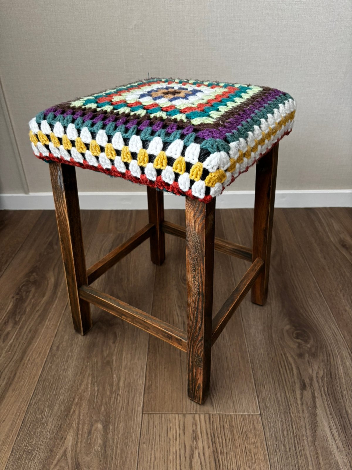 31x31cm. Hoogte 46cm. €20,00, Ophalen, Zo goed als nieuw, Hout
