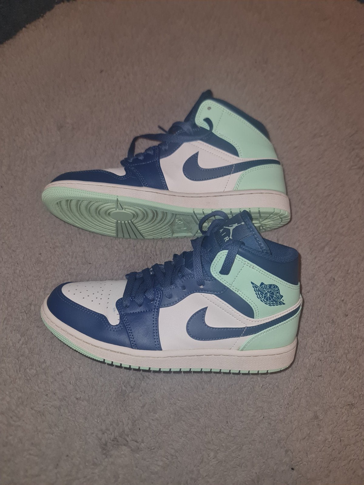 Nike Air Jordan 1 Mid – Wit Donkerblauw Mintgroen – Maat 41, Nike Air Jordan, Sneakers of Gympen, Gedragen, Verzenden