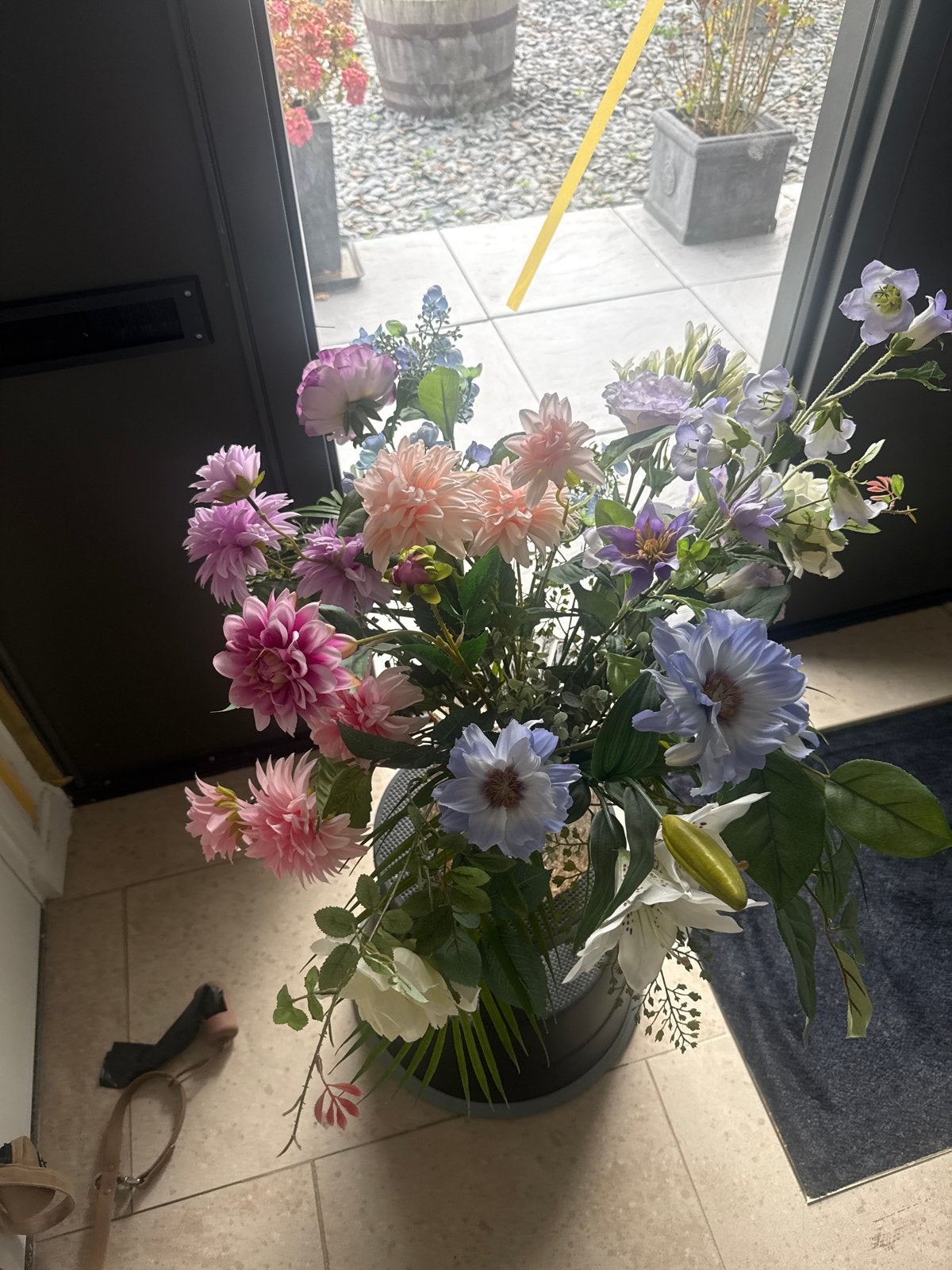 Prachtig kunstboeket van Floraworks met glazen vaas, Binnen, Textiel, Ophalen of Verzenden, Zo goed als nieuw