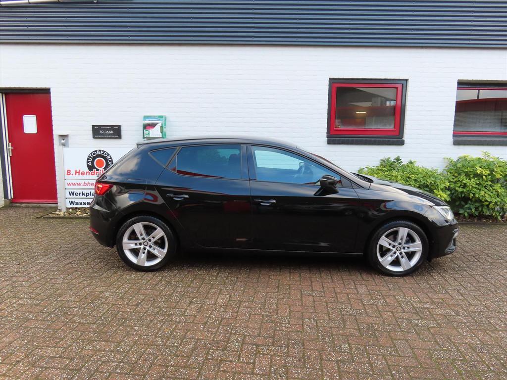 Seat Leon 1.5 TSI 130PK FR Business Intense/ All season band, Stof, 4 cilinders, Parkeersensor, Leon