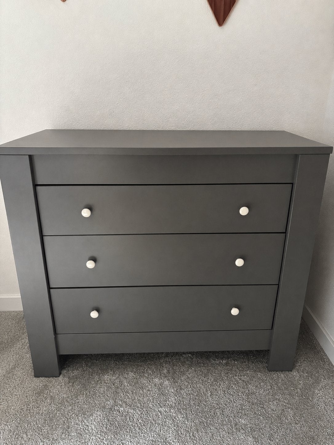 Donkergrijze commode met 3 laden, Ophalen, Gebruikt, 50 tot 70 cm, 100 cm of meer