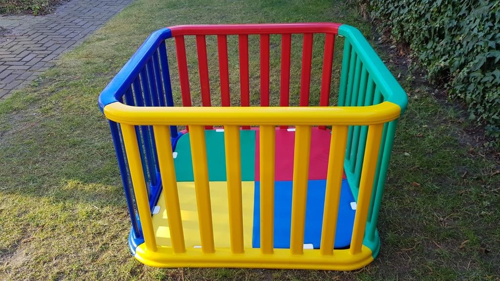 Kunststof box-speelplek Area Giochi Plebani (binnen/buiten, Kinderen en Baby's, Boxen, Ophalen of Verzenden, Zo goed als nieuw