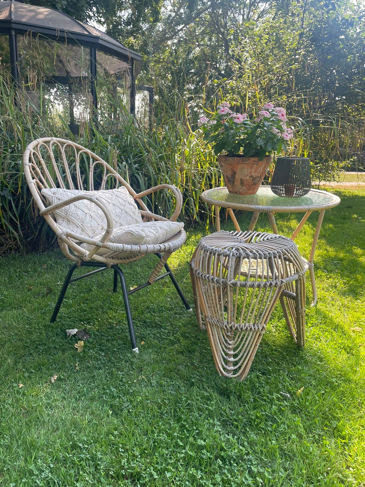 Te koop: rotan brocante tuinstoel, tafeltje, kruk Rohe, Tuin en Terras, Tuinsets en Loungesets, Gebruikt, Rotan, Stoel, Tuinset