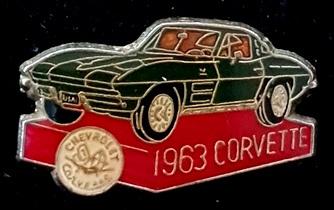 Corvette 1963 pin- zwart-rood, Verzamelen, Speldjes, Pins en Buttons, Verzenden, Nieuw, Transport, Speldje of Pin