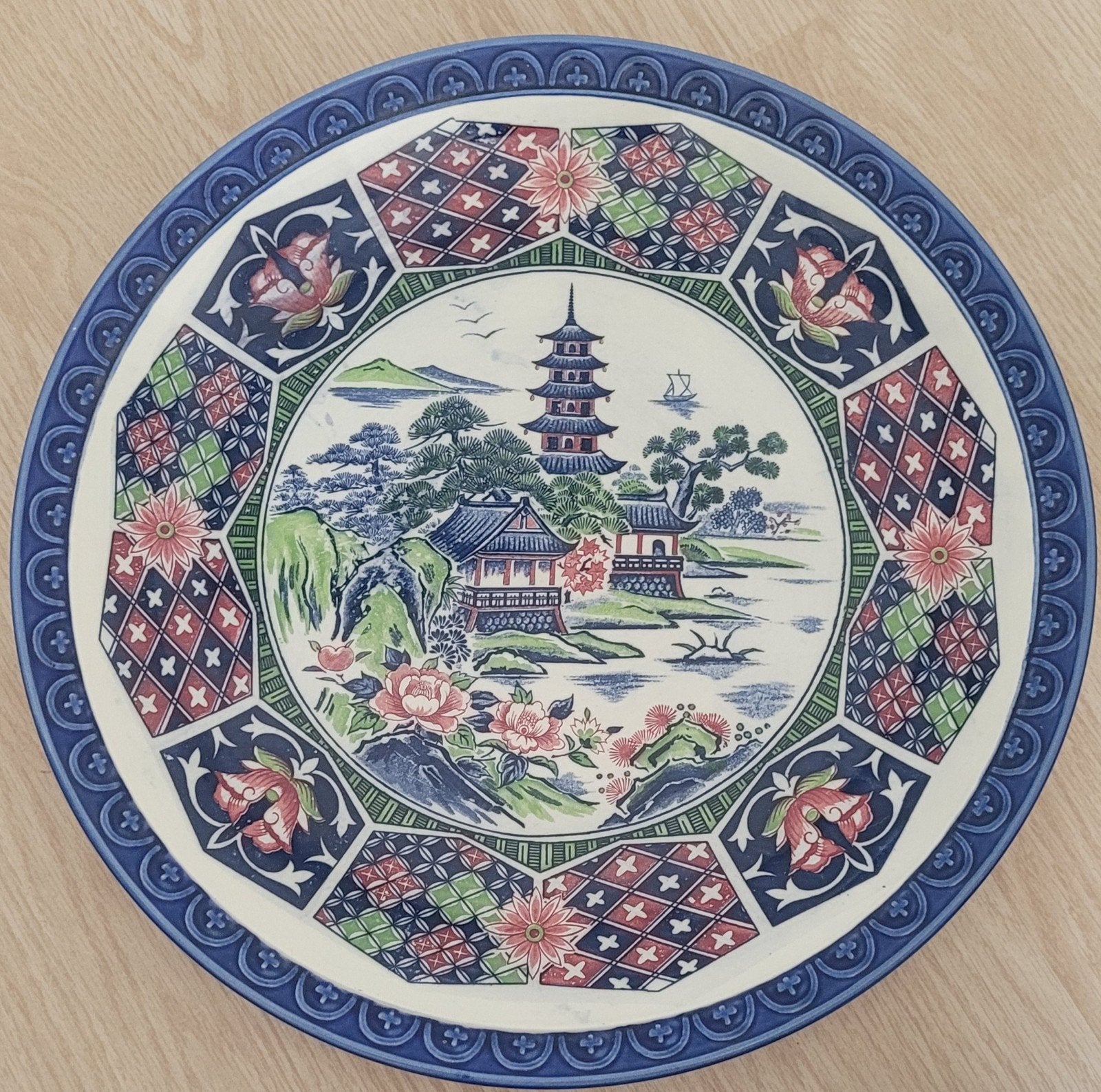 Vintage Japans decoratief bord met pagode en landschap, Ophalen of Verzenden