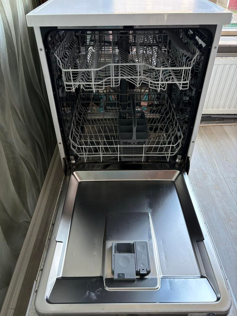 Vaatwasser - Sharp, Witgoed en Apparatuur, Vaatwasmachines, Ophalen, Gebruikt, Eco programma, 85 tot 90 cm
