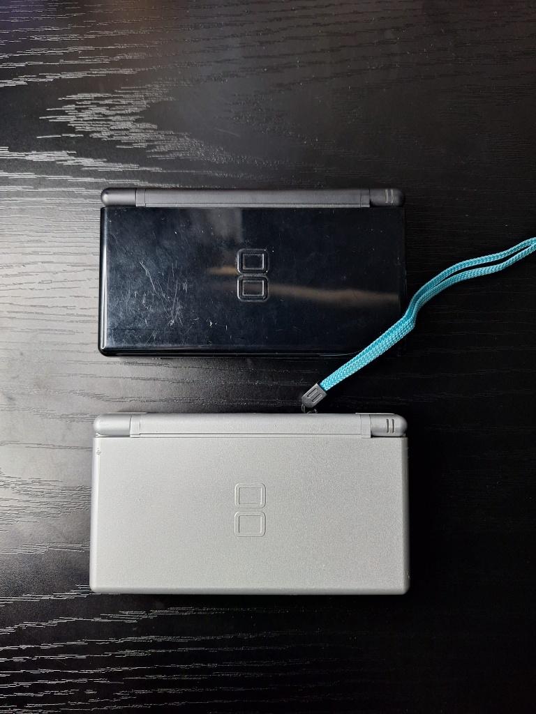Nintendo Ds lite 2x plus set aan games [ DS ], Spelcomputers en Games, Spelcomputers | Nintendo DS, Ophalen of Verzenden, Zo goed als nieuw