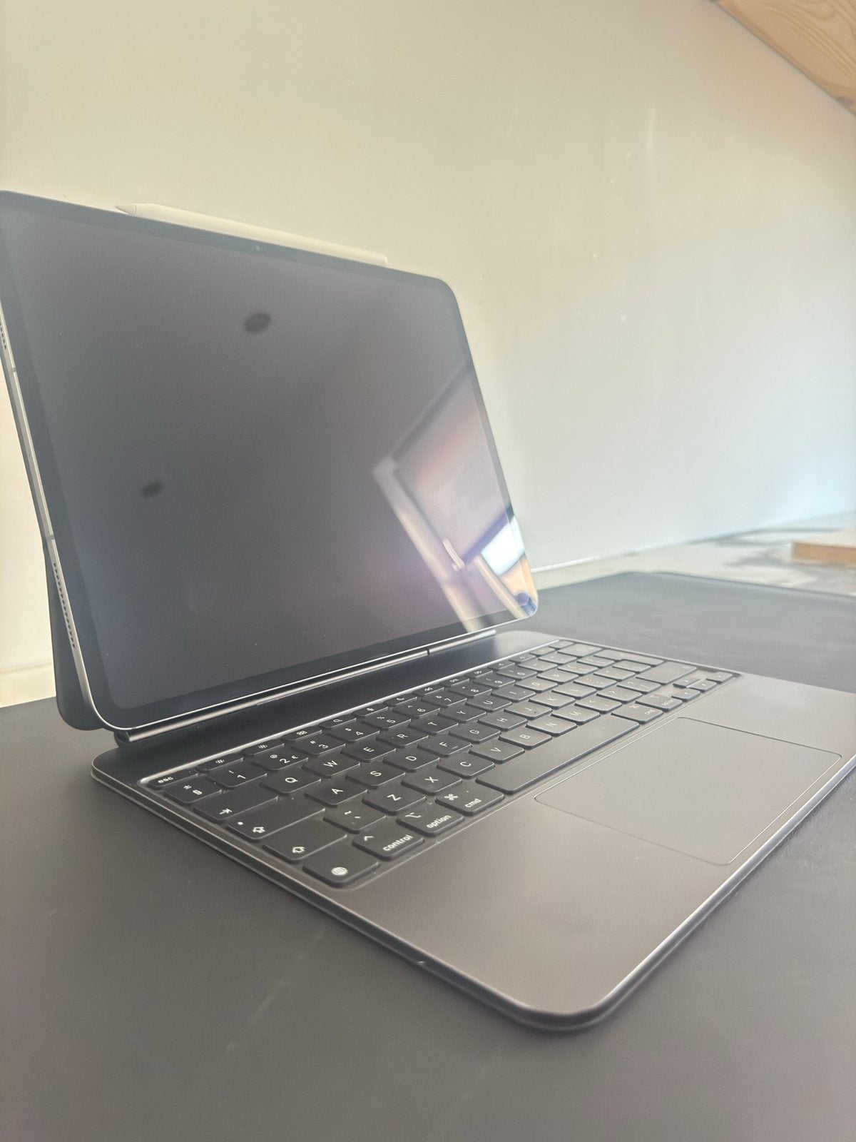 Apple iPad Pro 13” met Magic Keyboard en Apple Pencil pro, Ophalen, 13 inch of meer, Zwart, Zo goed als nieuw
