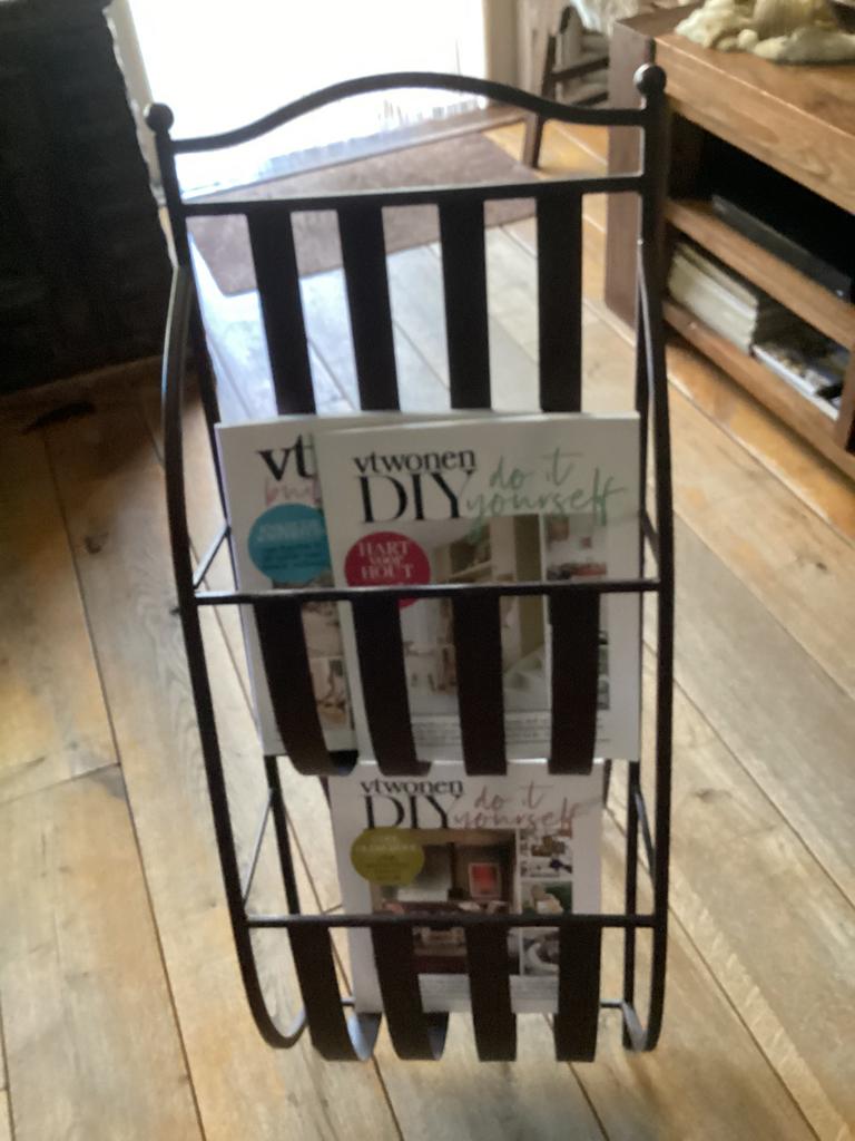 Tijdschriften/ kranten Standaard  Gietijzer, Ophalen, Zo goed als nieuw