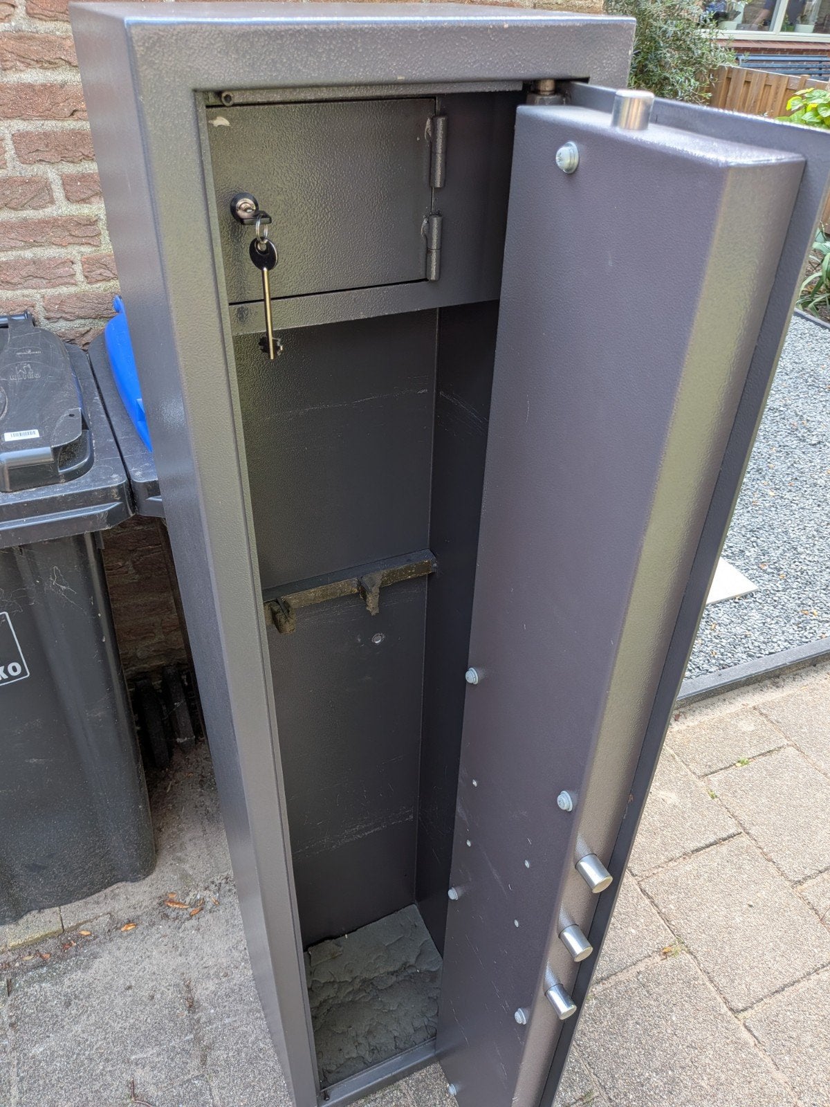 Uitstekende wapenkluis met munitiecompartiment, Ophalen, Zo goed als nieuw