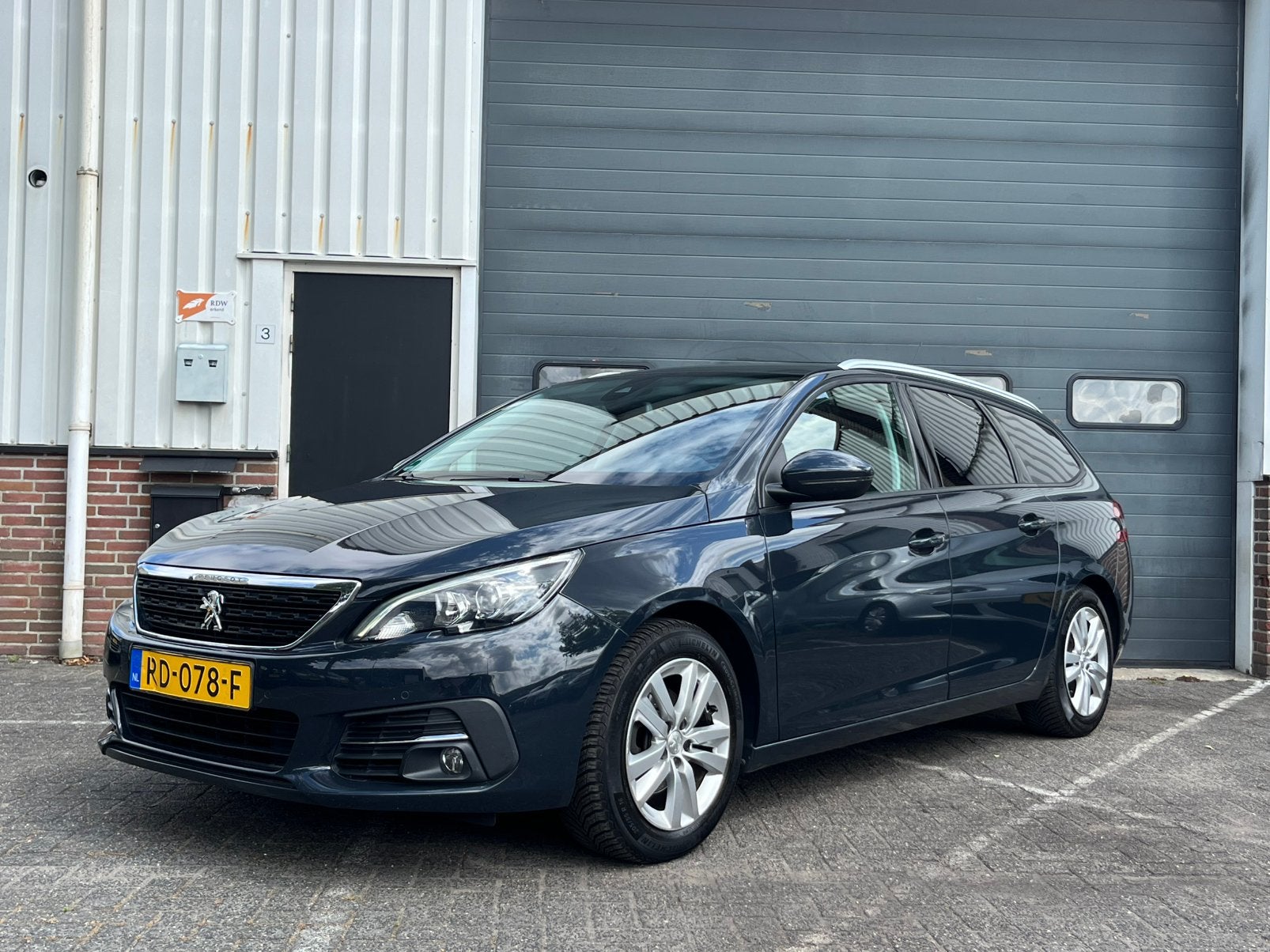 Peugeot 308 1.2 E-thp. Distributieriem vervangen, panorama, Voorwielaandrijving, Lichtsensor, 1199 cc, 1165 kg