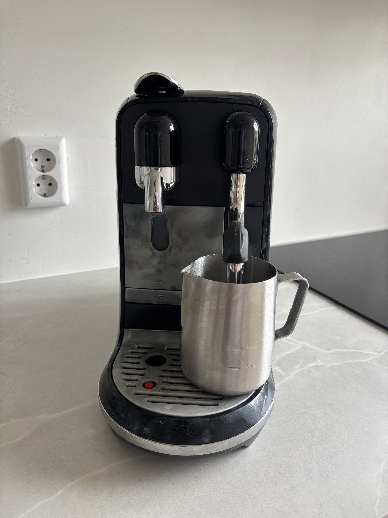 Sage Nespresso Creatista Uno SNE500BKS + melkkan, Ophalen, Koffiepads en cups, Gebruikt, Koffiemachine
