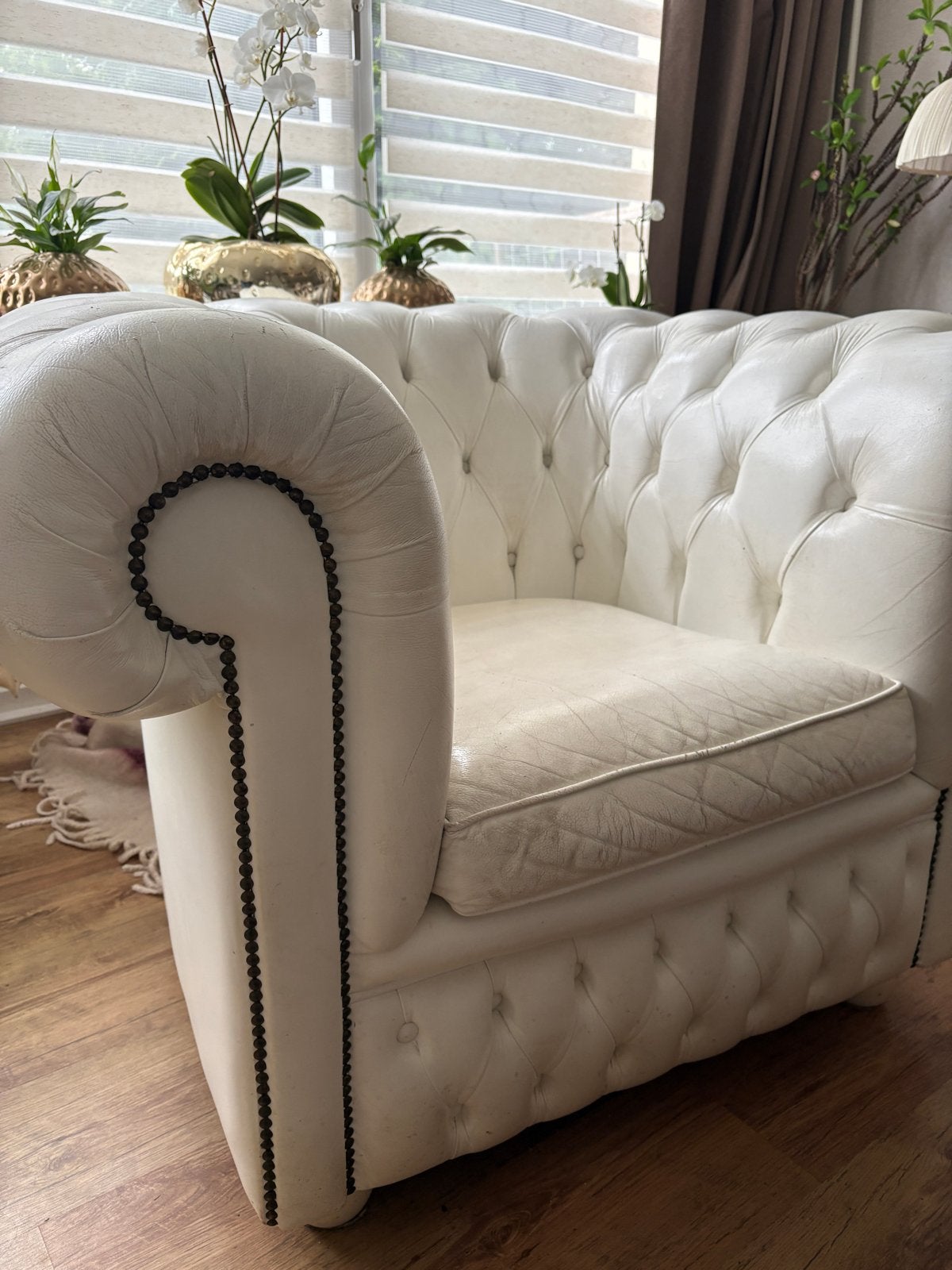 Chesterfield bank en twee stoelen - Wit leer, Ophalen, Gebruikt, Driepersoons, Rechte bank