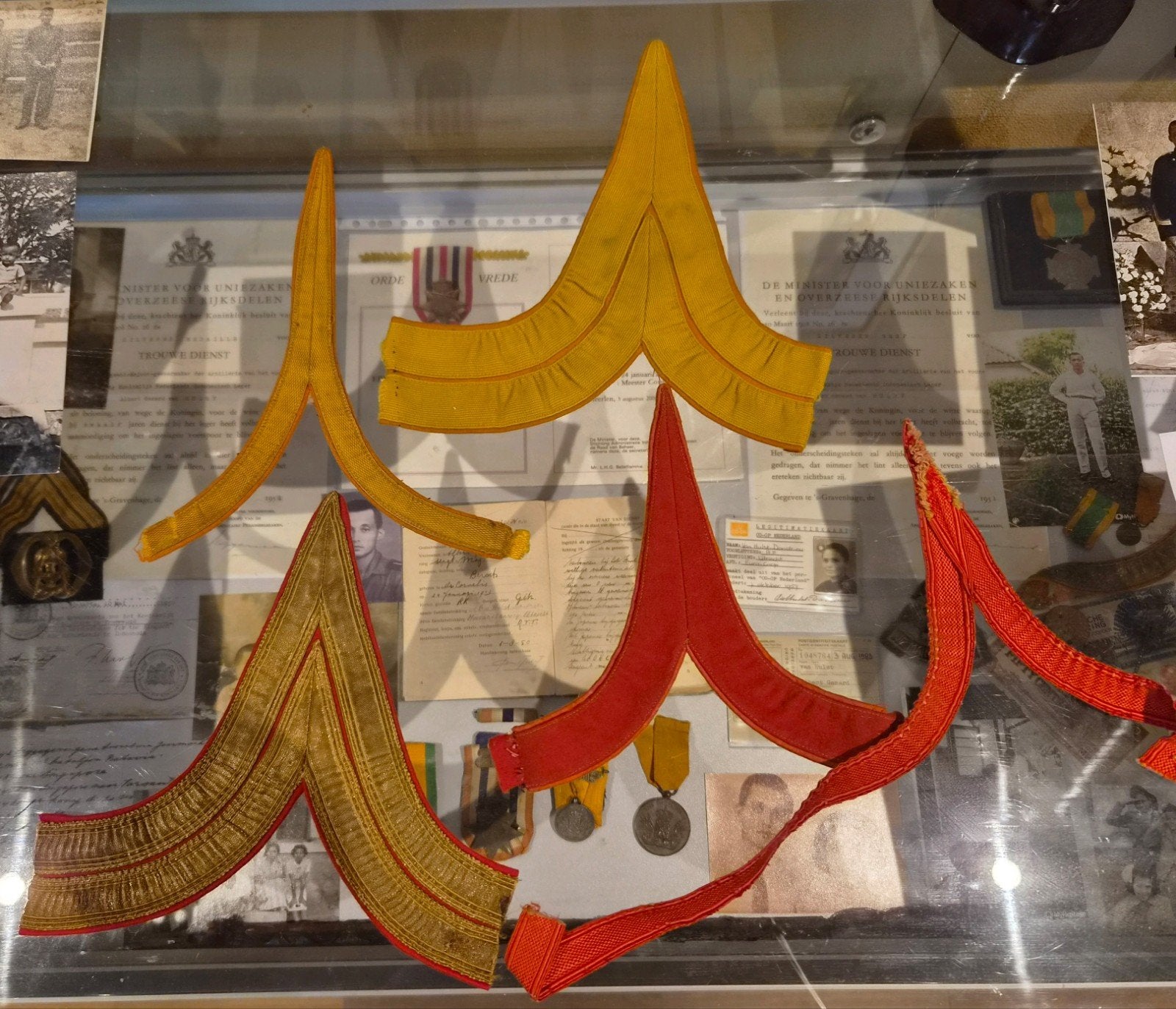 Knil rangen, bananenschillen, Ophalen of Verzenden, Landmacht, Nederland, Embleem of Badge