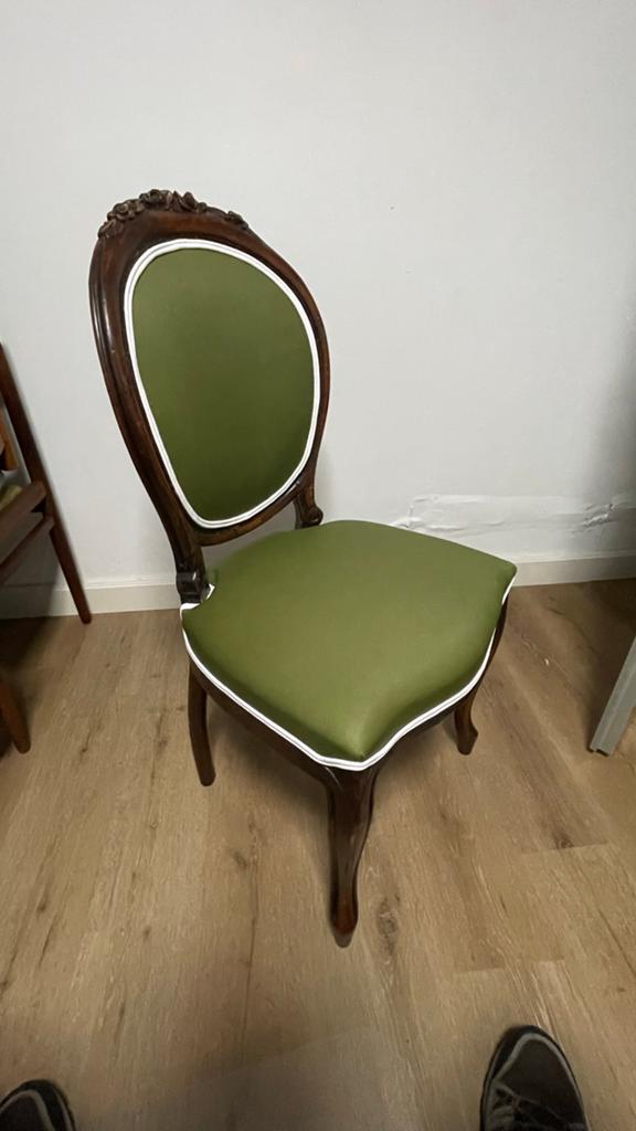 Antieke stoel met groene bekleding, Ophalen
