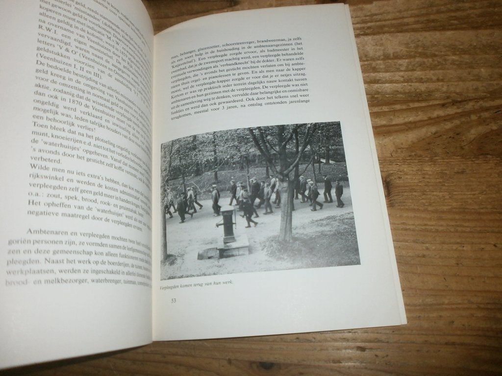 veenhuizen een twee drie met oude fotos uit de geschiedenis, Ophalen of Verzenden, Gelezen