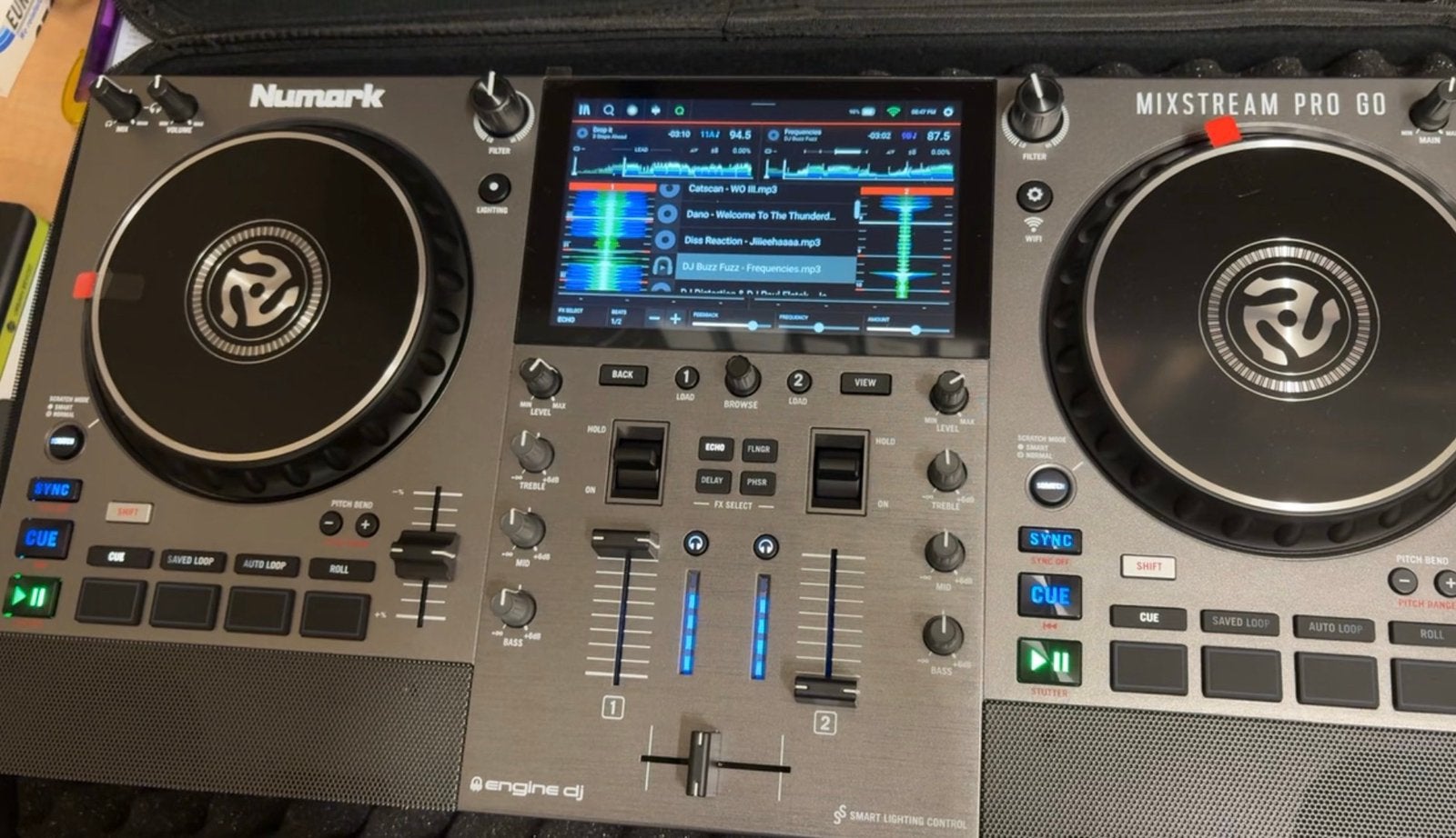 Numark Mixstream Pro Go DJ-controller met koffer z.g.a.n., Ophalen, Zo goed als nieuw, Numark