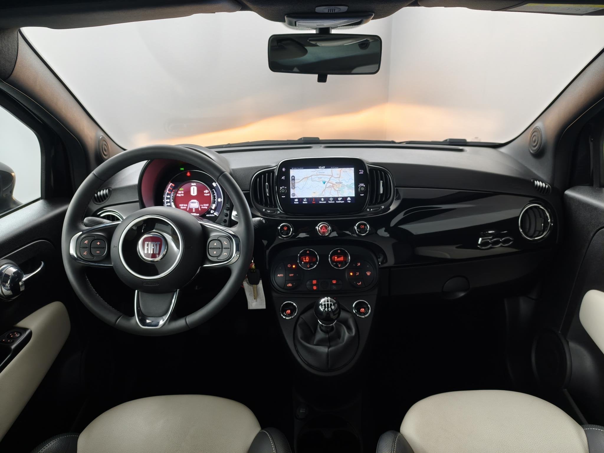 Fiat 500 1.0 Hybrid Dolcevita | NAVI | CLIMATE CONTROL | LIC, Stof, Euro 6, 4 stoelen, Zwart