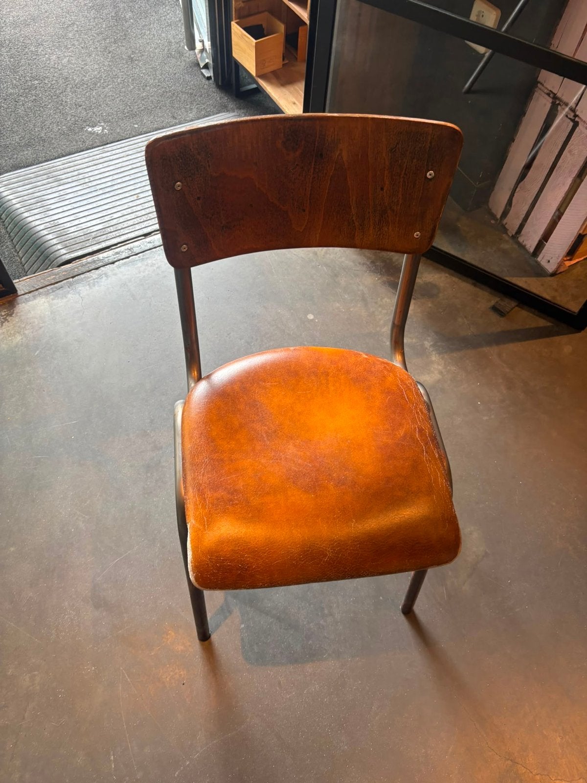 Vintage stapelbare stoelen met houten zitting en rugleuning, Ophalen