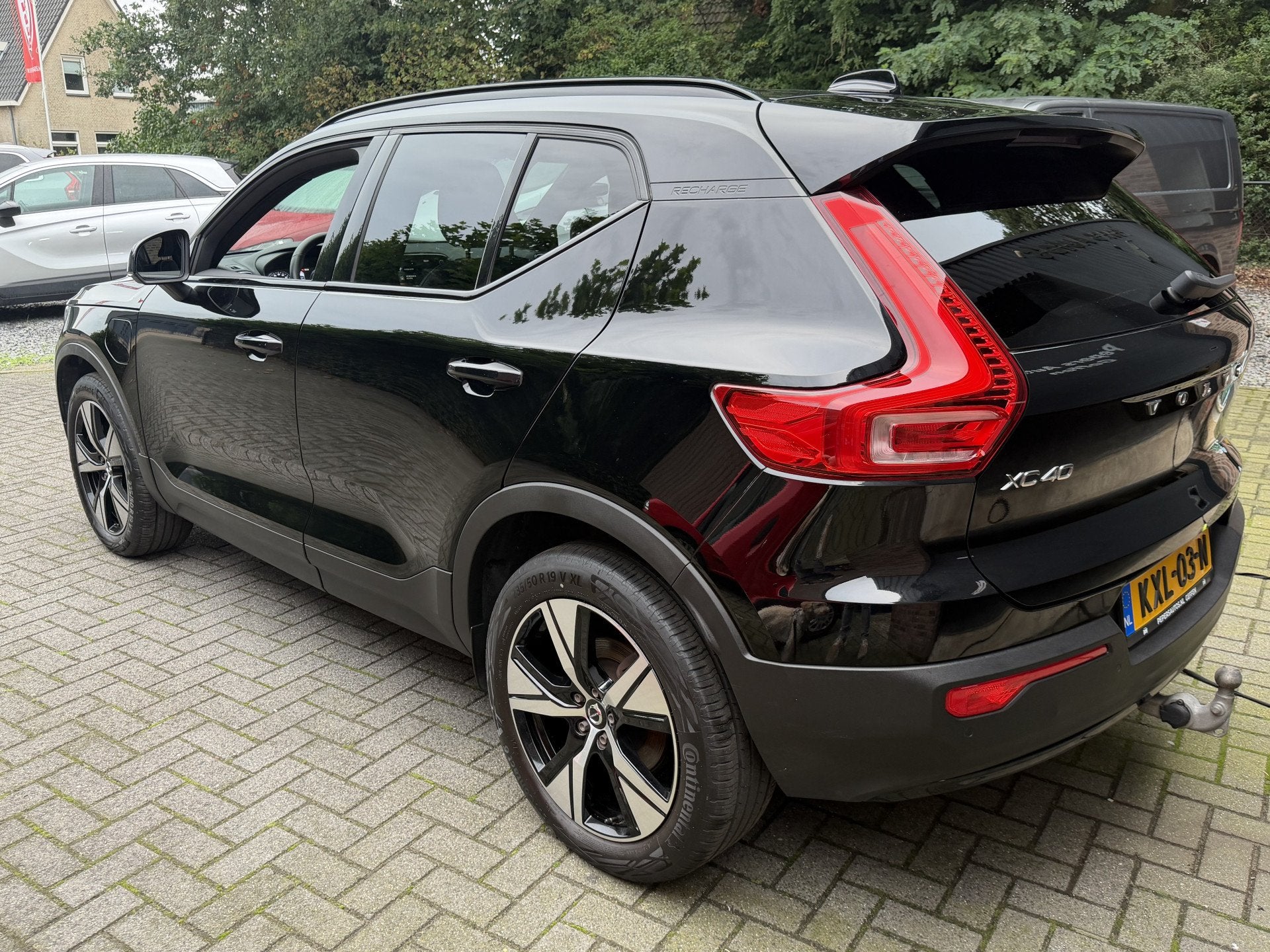 Volvo XC40 1.5 T5 Recharge Inscription Dark R- Design Keyles, Dealer onderhouden, Euro 6, Zwart, Bedrijf