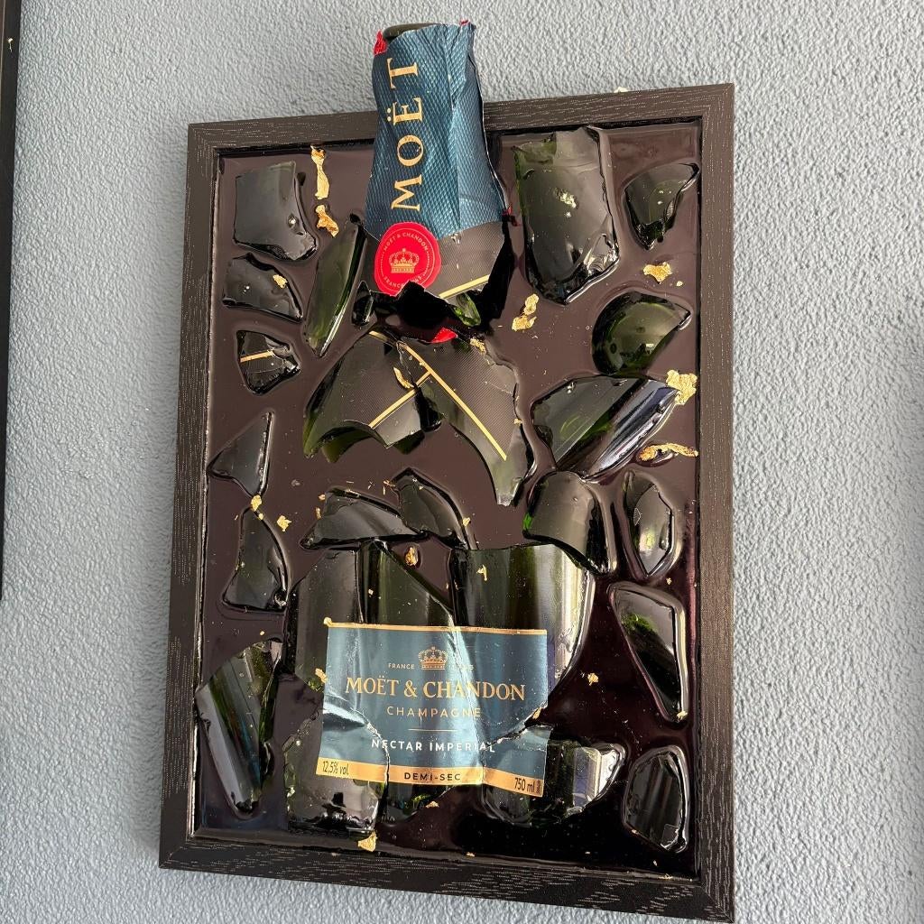 Handgemaakte Bottle Art | Unieke Frames | Moët, Huis en Inrichting, Woonaccessoires | Wanddecoraties, 31 cm, Verzenden, Ingelijst