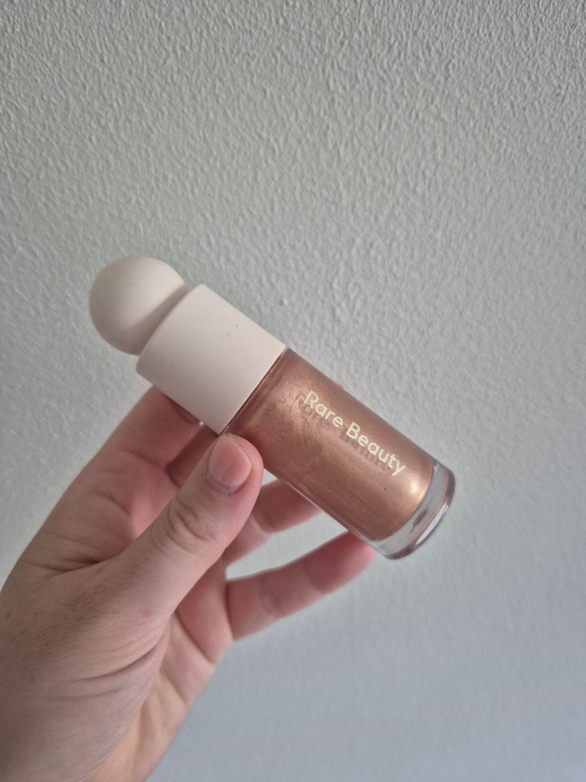 Rare Beauty Soft Pinch Liquid Blush - Kleur Flaunt, Sieraden, Tassen en Uiterlijk, Wangen, Overige kleuren, Ophalen of Verzenden