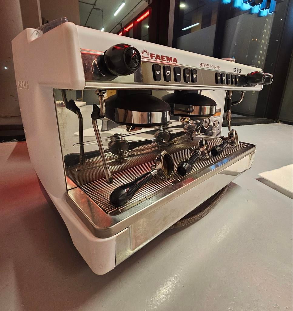 Faema E98UP Espressomachine., Witgoed en Apparatuur, Koffiezetapparaten, Espresso apparaat, 10 kopjes of meer, Ophalen