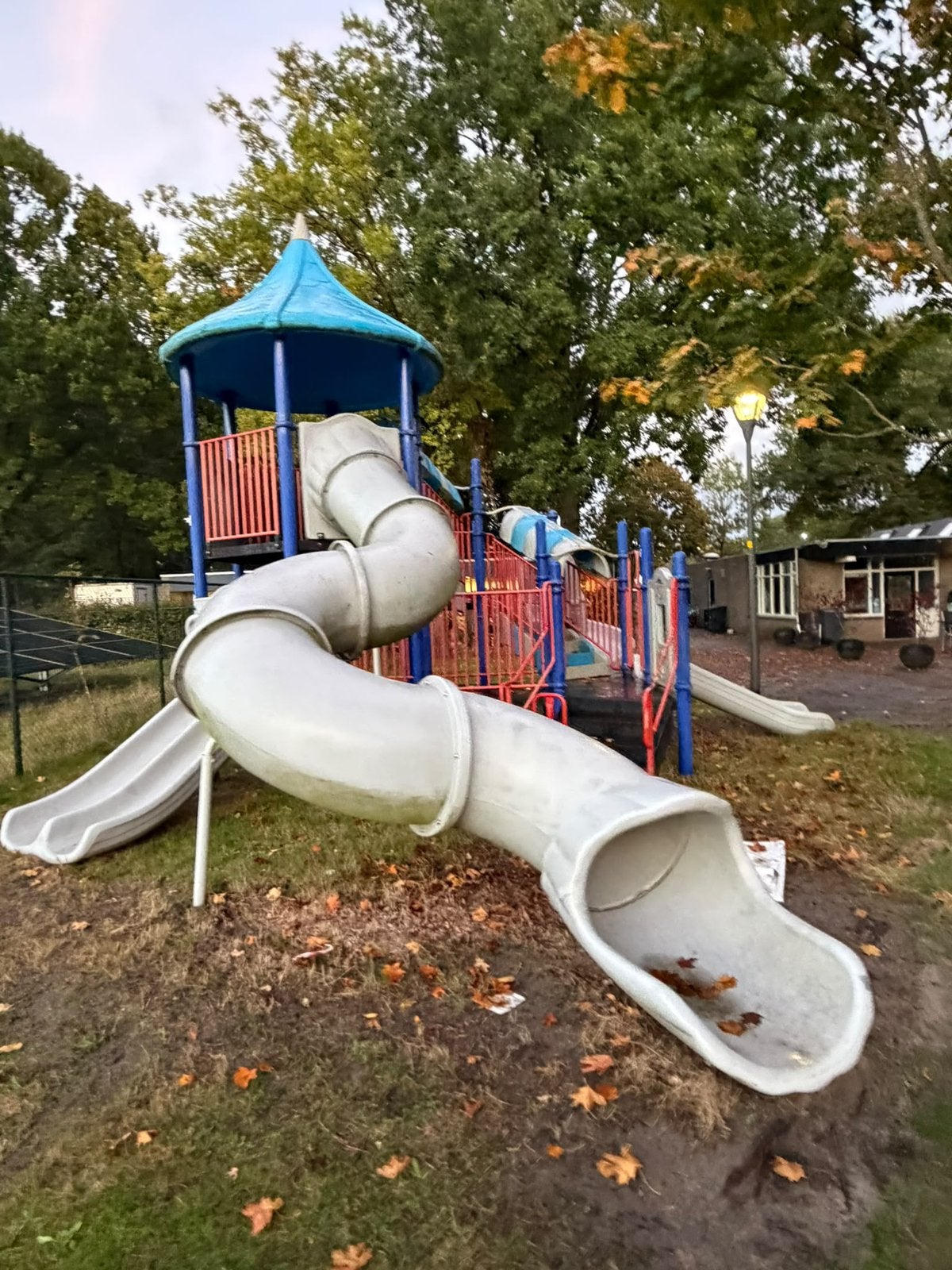ZEER UITGEBREIDE PROFESSIONELE SPEELTUIN MET 5 GLIJBANEN!, Ophalen, Gebruikt, Glijbaan