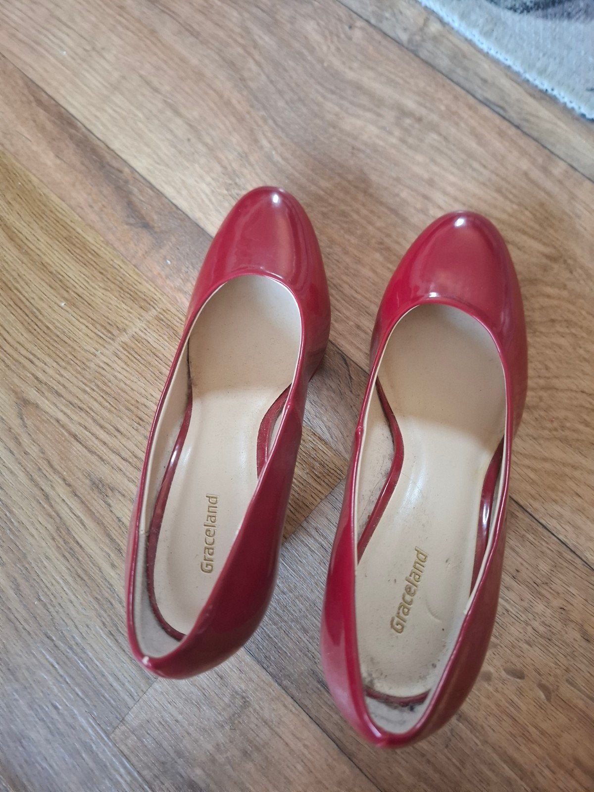 GRATIS Nieuwe rode pumps - Maat 38, Ophalen, Nieuw, Rood