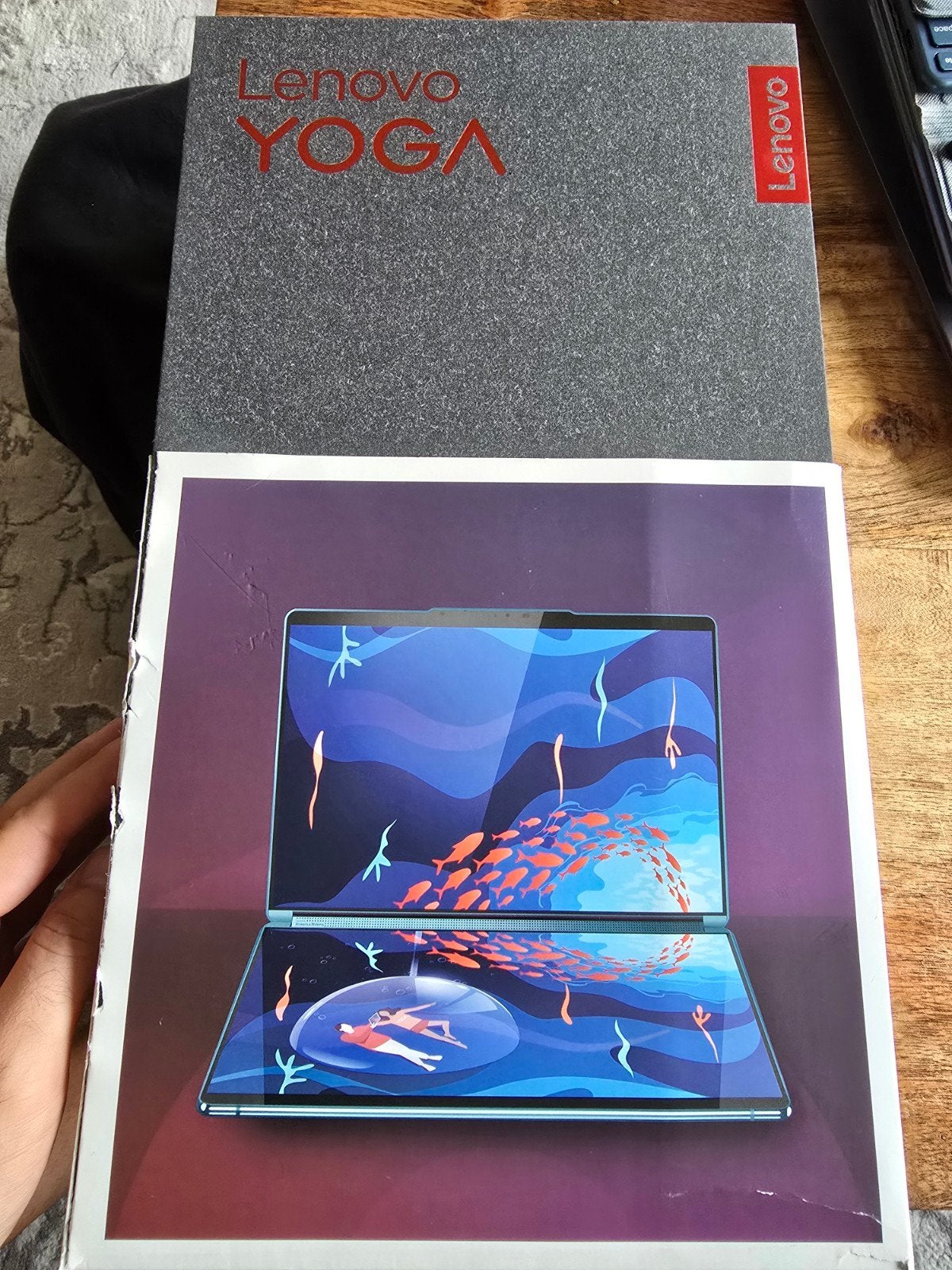 Lenovo Yoga Book 9i Dual-Screen OLED Laptop - Nieuwstaat, 2 tot 3 Ghz, Qwerty, 13 inch, Met touchscreen
