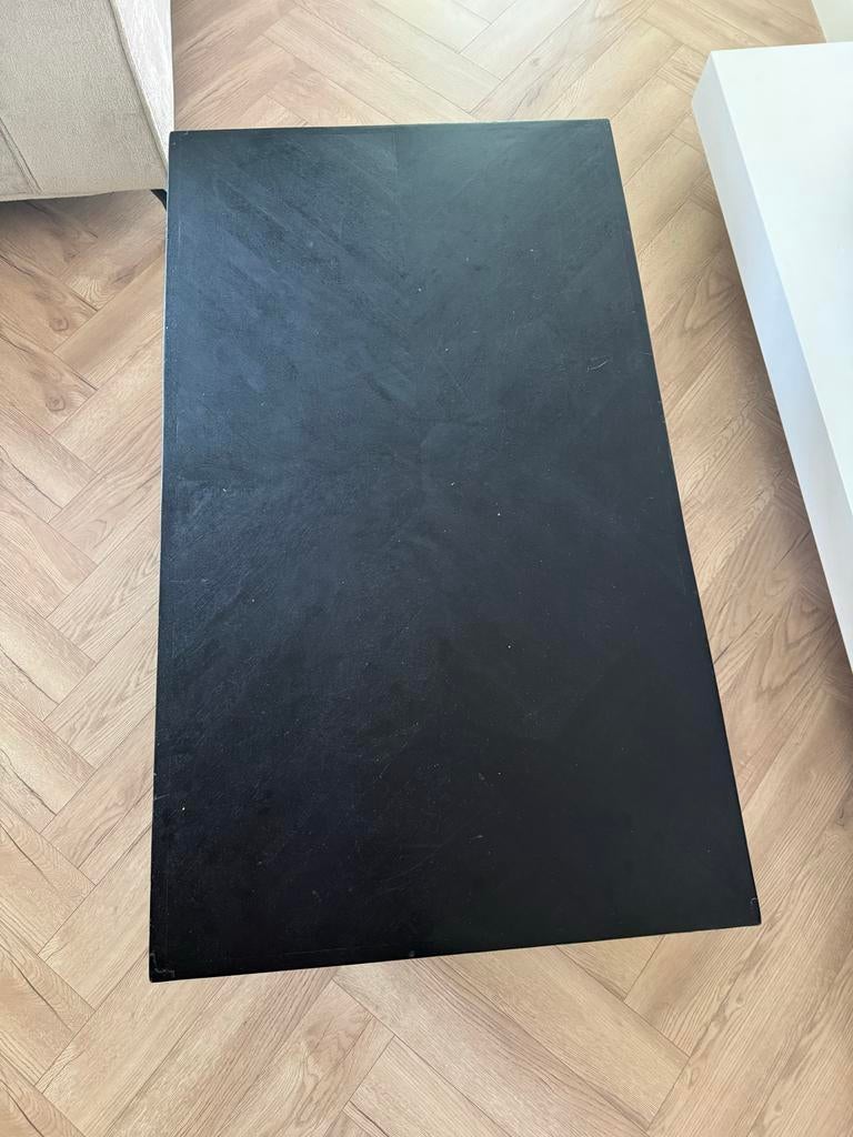 Zwarte visgraat salontafel met metalen kruispoten, Huis en Inrichting, Tafels | Salontafels, Ophalen, 100 tot 150 cm, 50 tot 100 cm